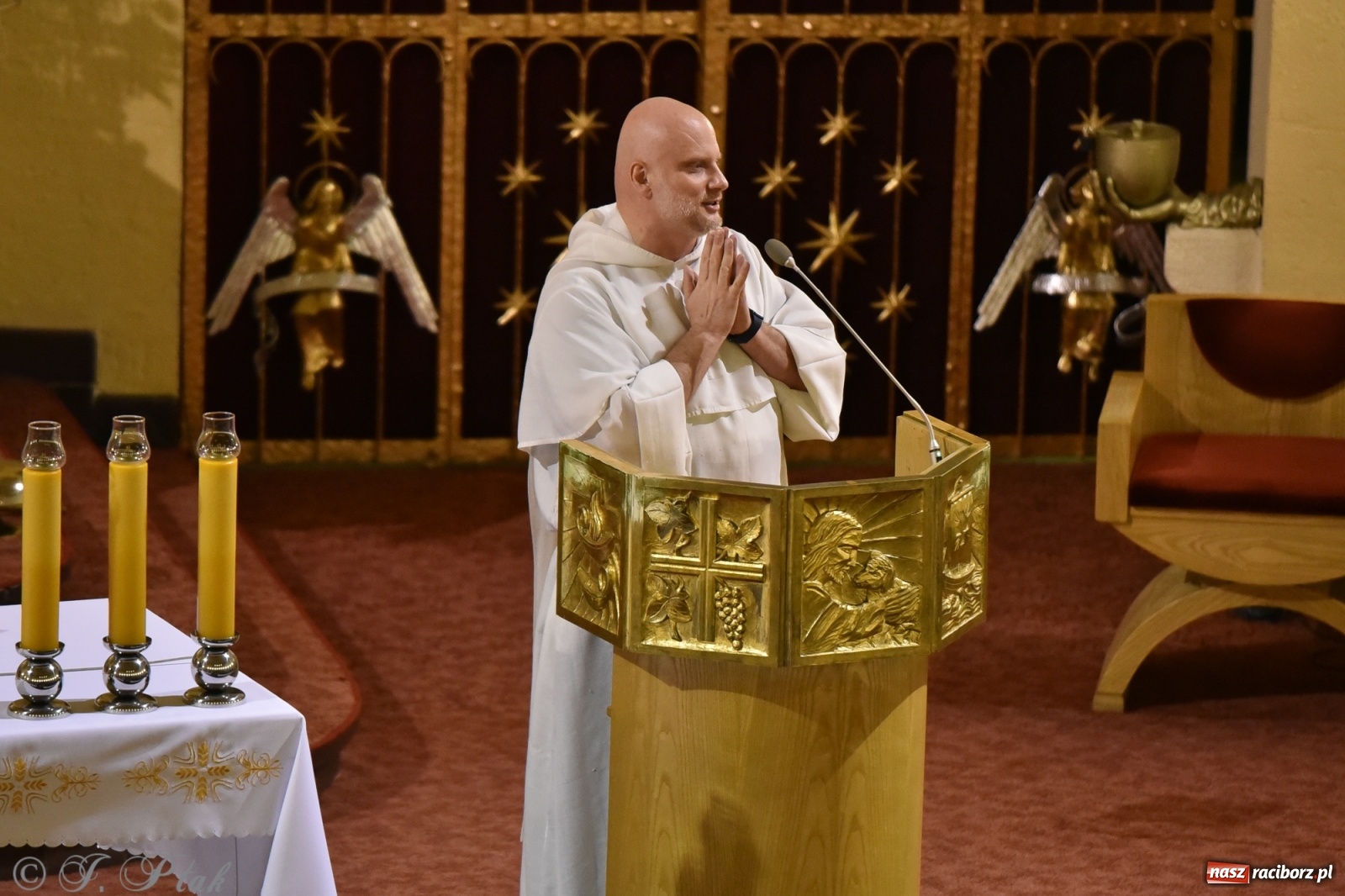 Zdjęcie w galerii na portalu naszraciborz.pl: Dominikanin youtuber zapełnił okrąglak wiadomości z regionu