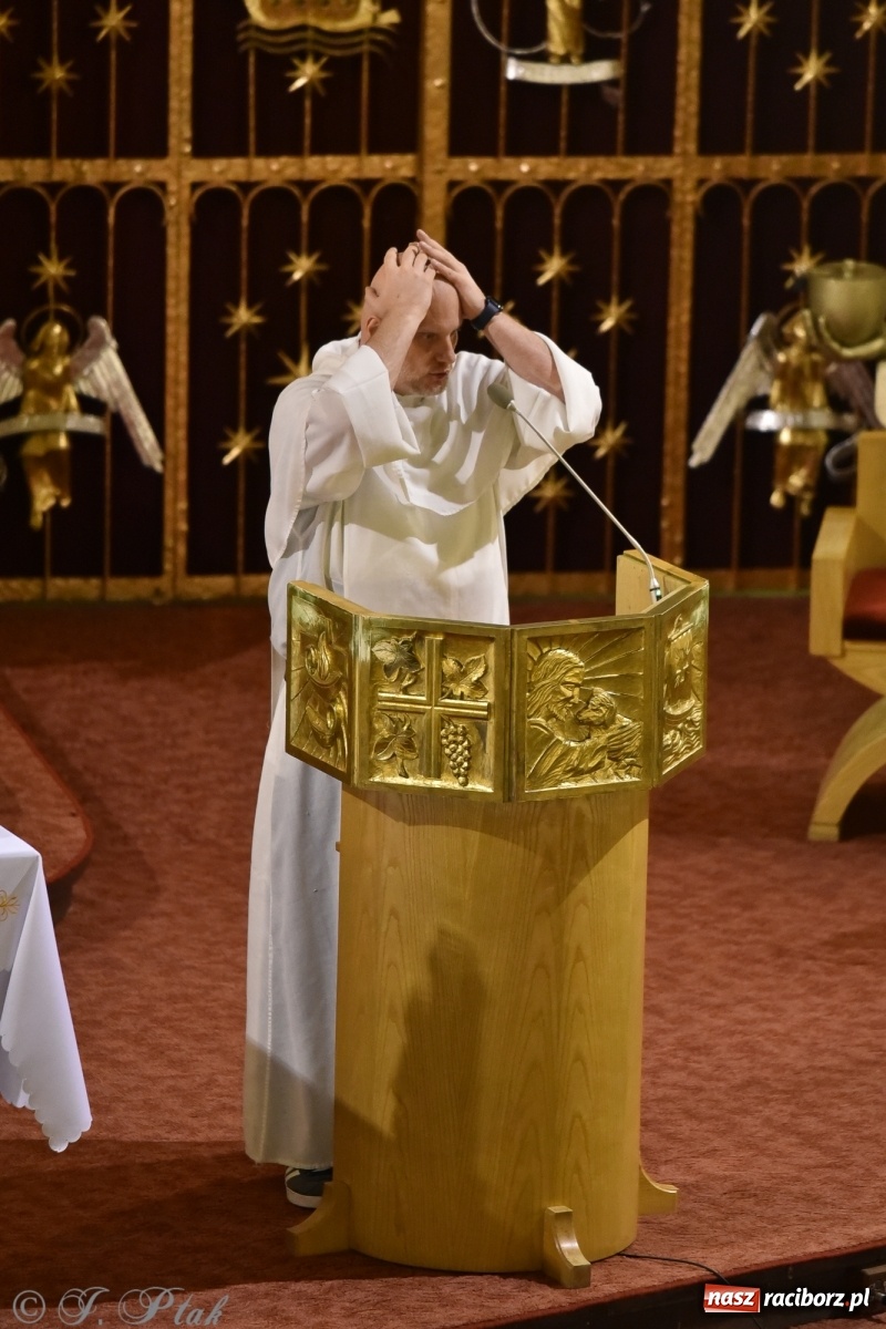 Zdjęcie w galerii na portalu naszraciborz.pl: Dominikanin youtuber zapełnił okrąglak wiadomości z regionu