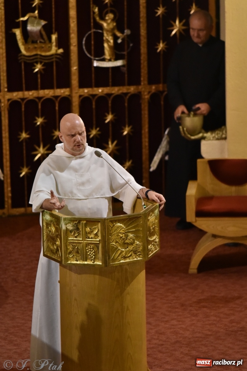 Zdjęcie w galerii na portalu naszraciborz.pl: Dominikanin youtuber zapełnił okrąglak wiadomości z regionu