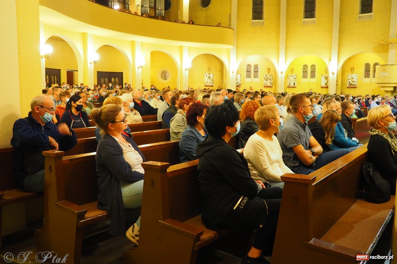 Zdjęcie w galerii na portalu naszraciborz.pl: Dominikanin youtuber zapełnił okrąglak wiadomości z regionu