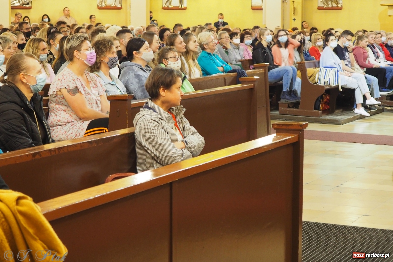 Zdjęcie w galerii na portalu naszraciborz.pl: Dominikanin youtuber zapełnił okrąglak wiadomości z regionu
