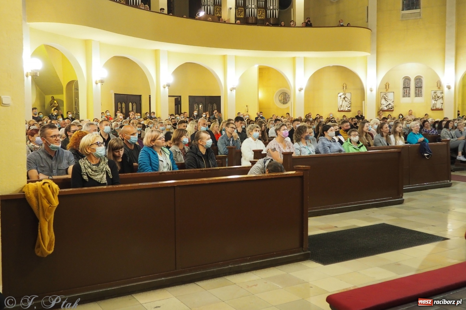 Zdjęcie w galerii na portalu naszraciborz.pl: Dominikanin youtuber zapełnił okrąglak wiadomości z regionu
