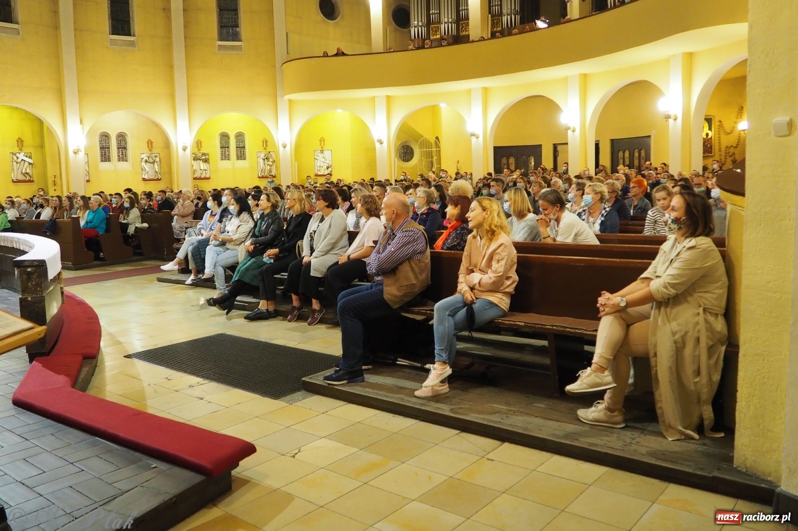 Zdjęcie w galerii na portalu naszraciborz.pl: Dominikanin youtuber zapełnił okrąglak wiadomości z regionu