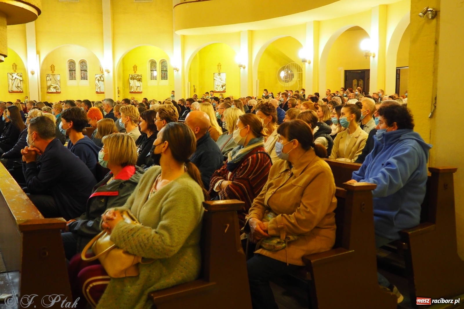 Zdjęcie w galerii na portalu naszraciborz.pl: Dominikanin youtuber zapełnił okrąglak wiadomości z regionu