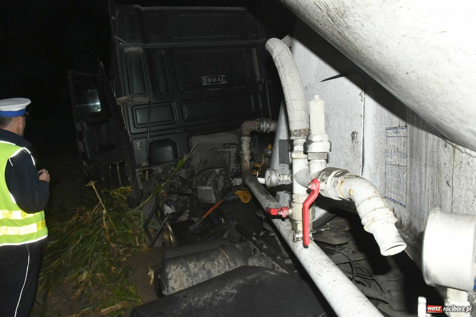 Zdjęcie w galerii na portalu naszraciborz.pl: DK 45 Racibórz-Opole. Tragiczny wypadek w Rudniku wiadomości z regionu