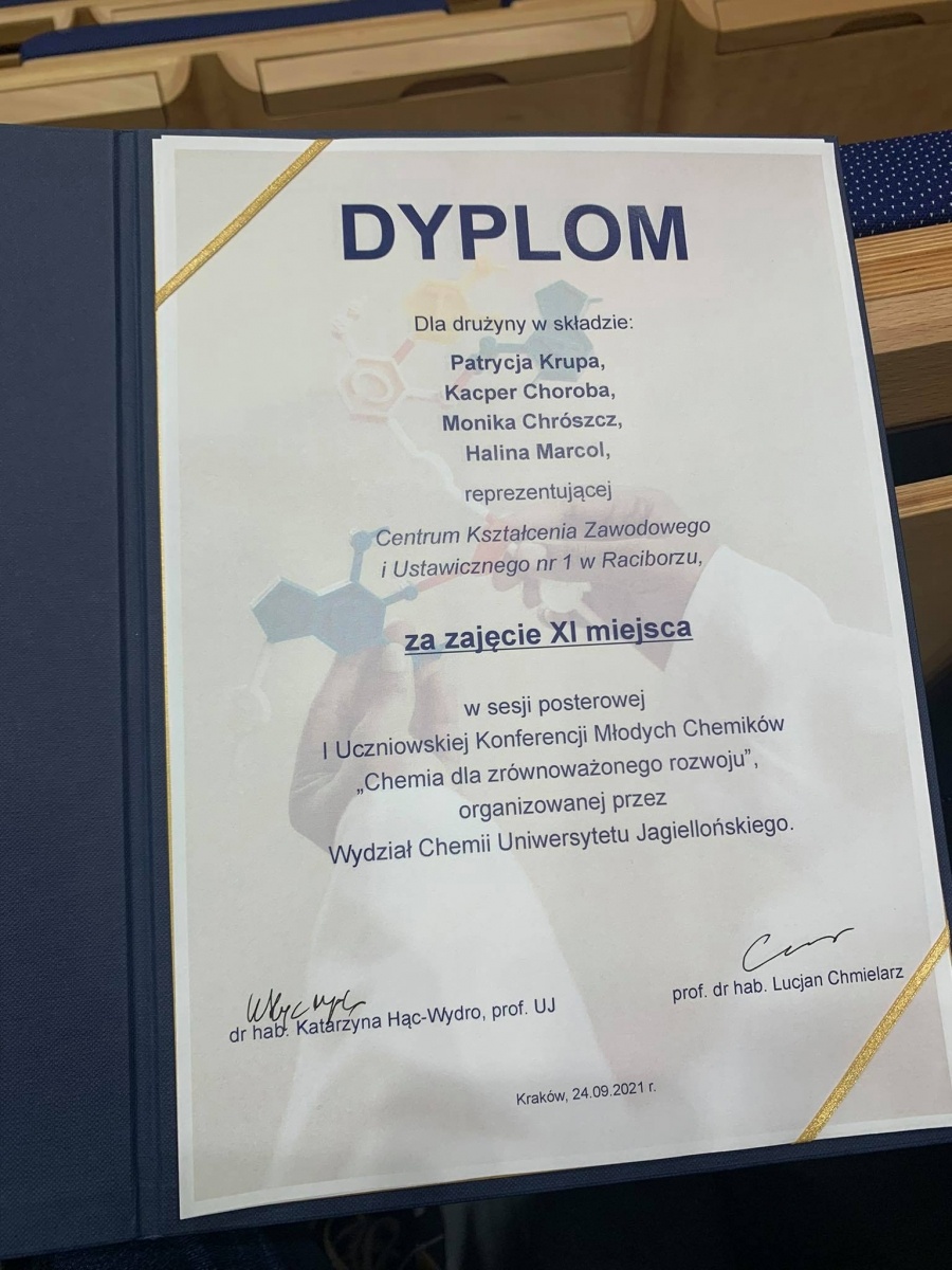 Zdjęcie w galerii na portalu naszraciborz.pl: Technicy analitycy z CKZiU nr 1 w Raciborzu wyróżnieni w Krakowie na Konferencji Młodych Chemików wiadomości z regionu