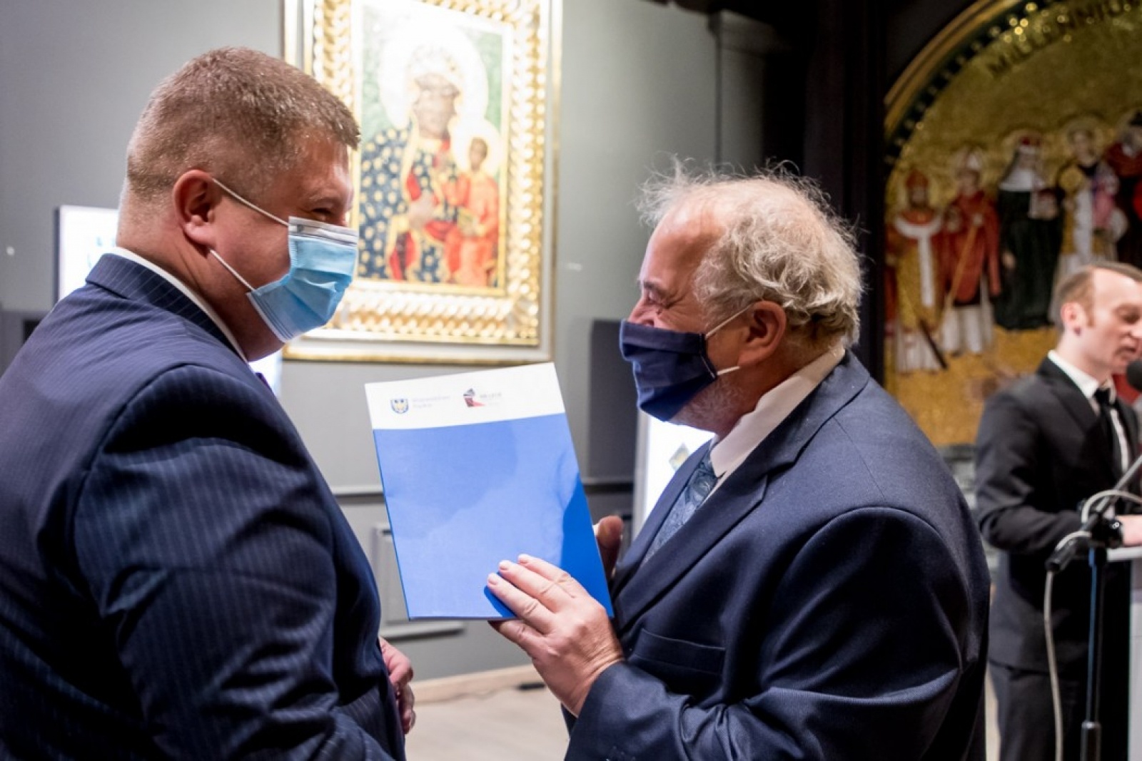 Zdjęcie w galerii na portalu naszraciborz.pl: Wojewódzkie obchody Światowego Dnia Turystyki na Jasnej Górze. Starosta raciborski osobowością roku wiadomości z regionu