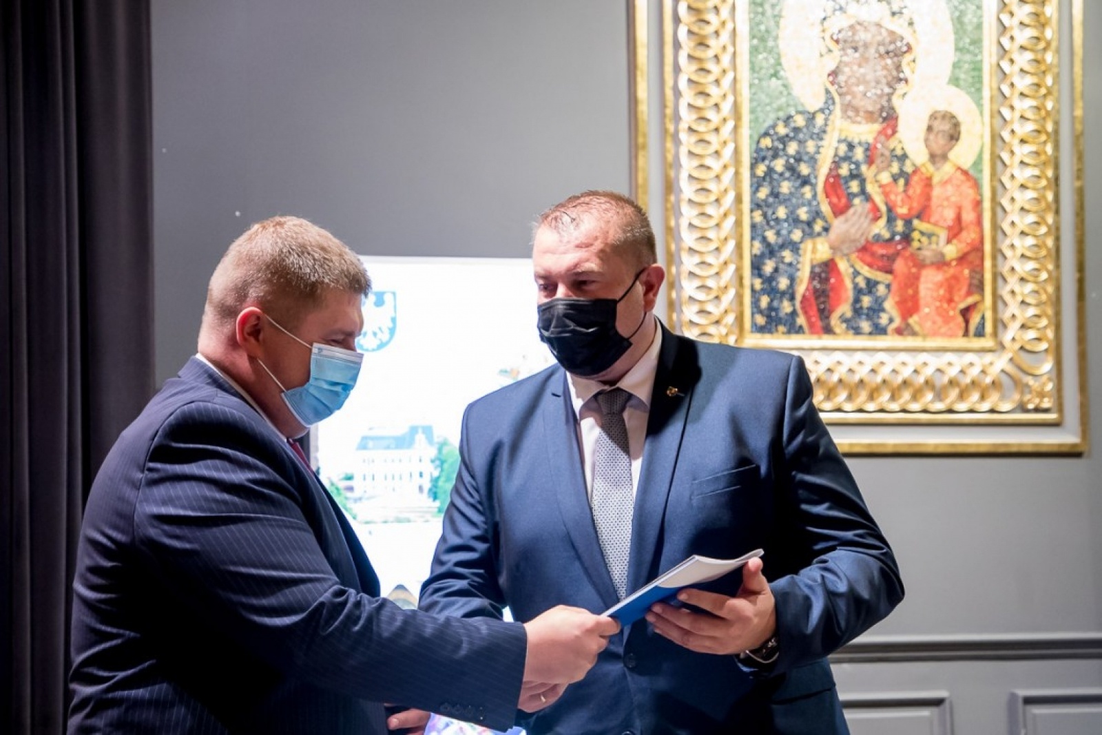 Zdjęcie w galerii na portalu naszraciborz.pl: Wojewódzkie obchody Światowego Dnia Turystyki na Jasnej Górze. Starosta raciborski osobowością roku wiadomości z regionu