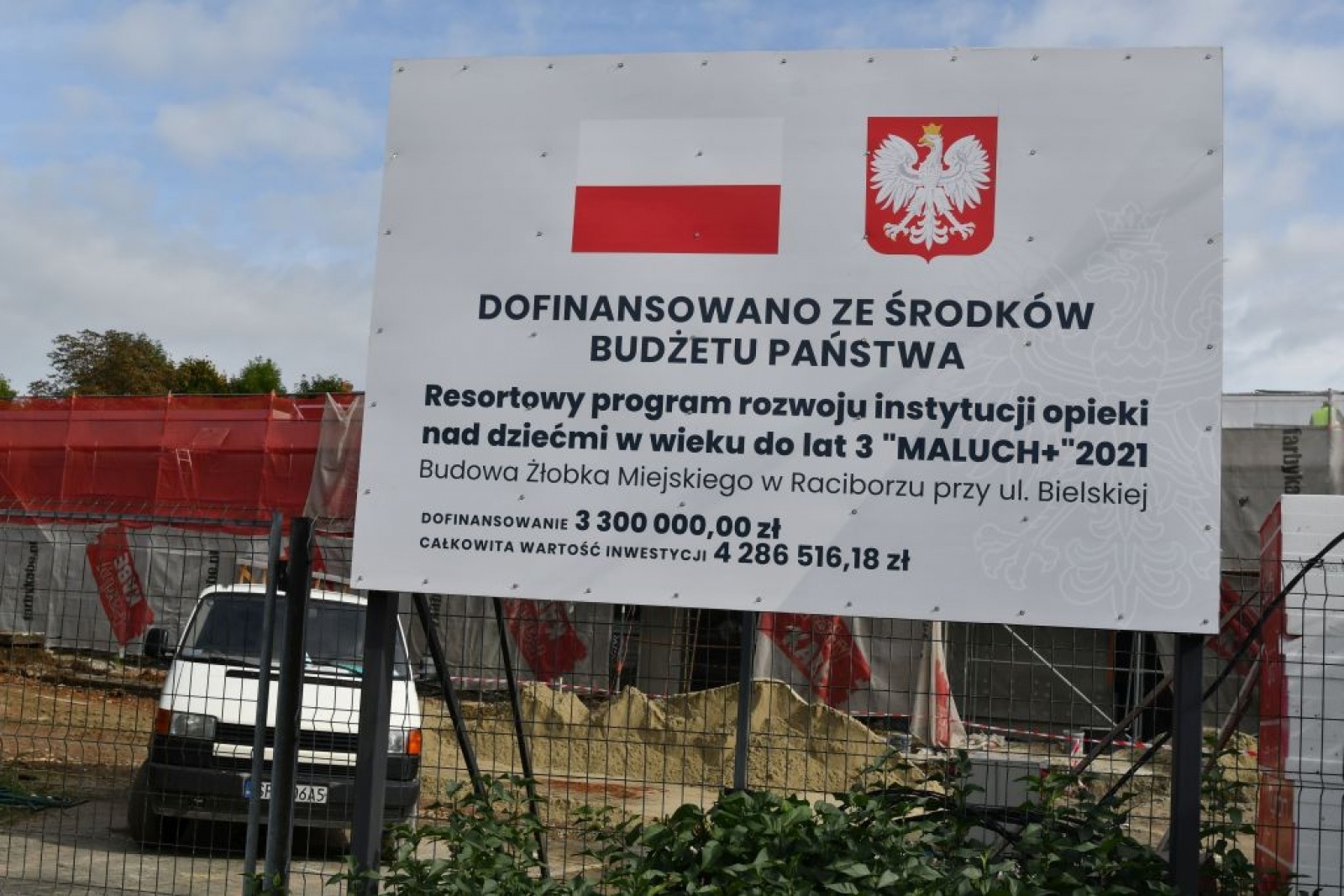 Zdjęcie w galerii na portalu naszraciborz.pl: Pną się do góry żłobka mury. Trwają zapisy do nowej placówki wiadomości z regionu