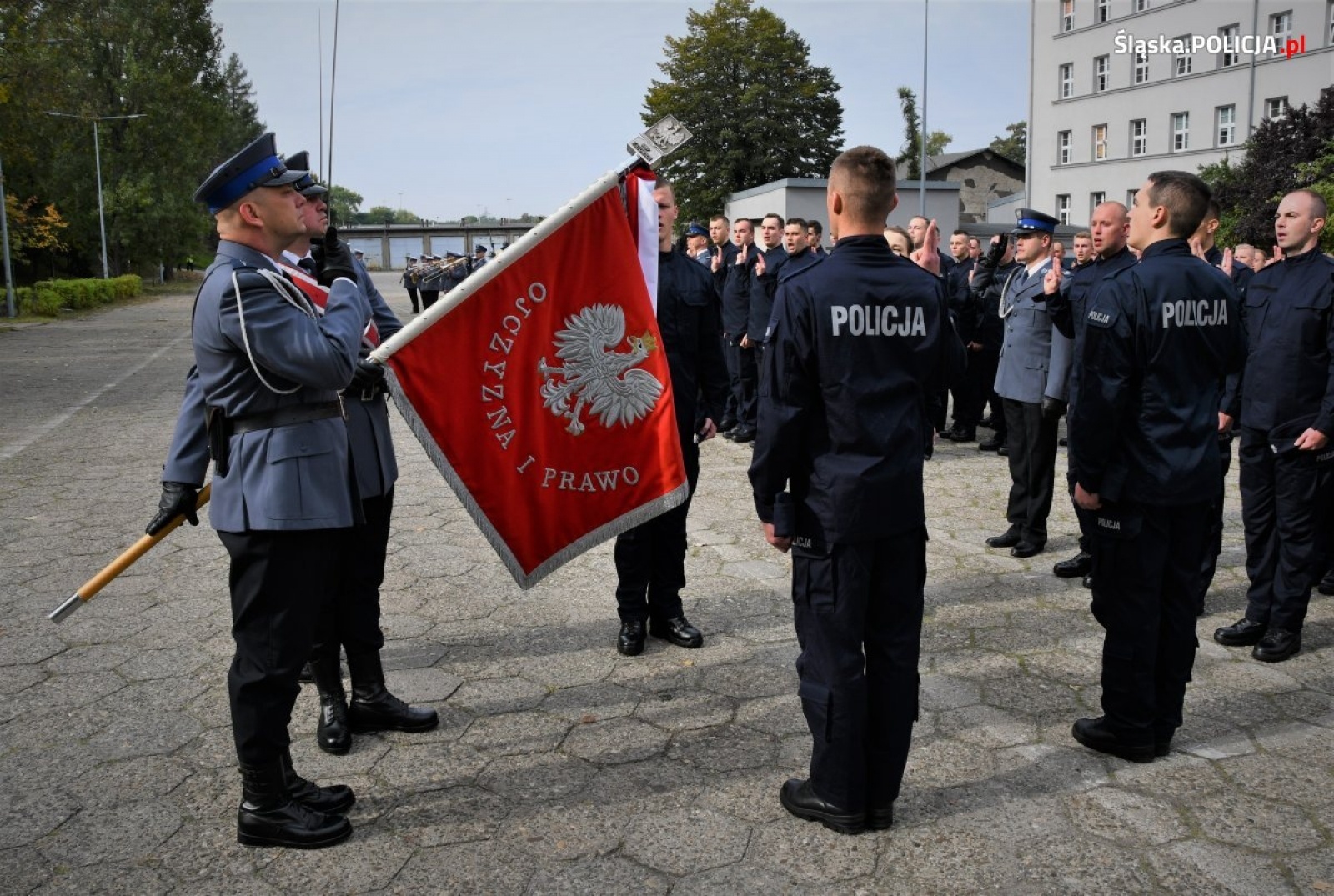 Zdjęcie w galerii na portalu naszraciborz.pl: Ponad stu nowych śląskich policjantów złożyło ślubowanie wiadomości z regionu