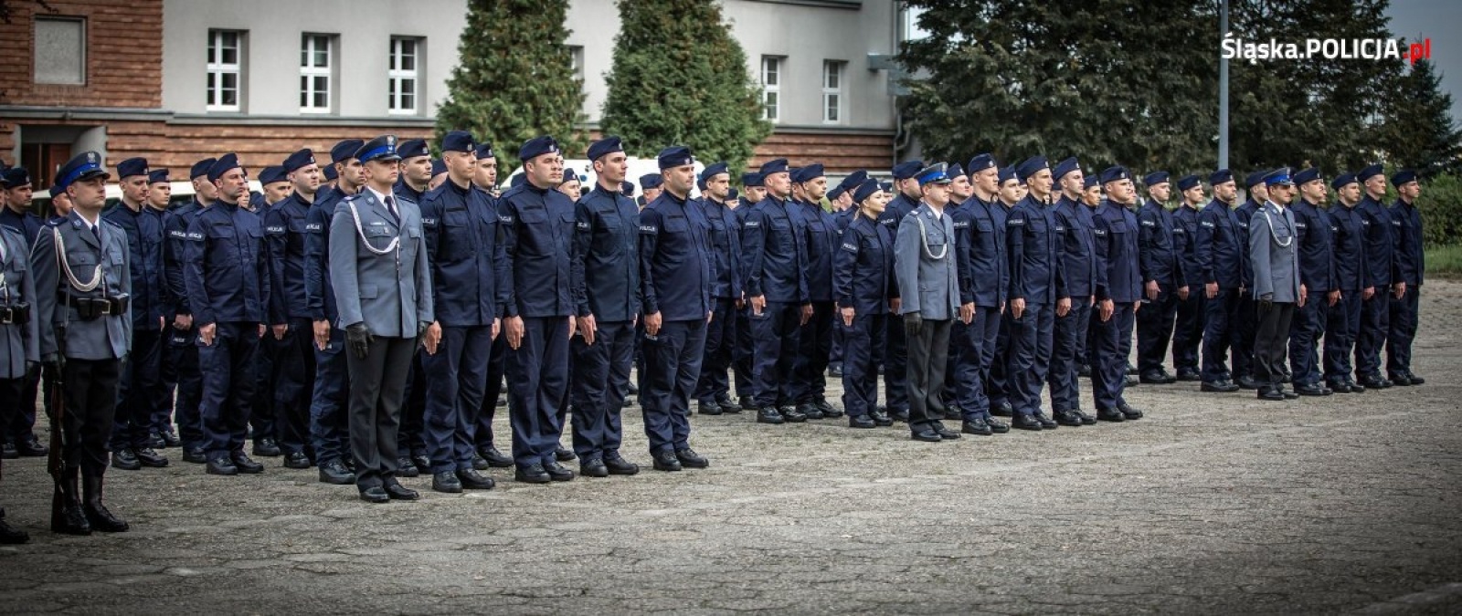 Zdjęcie w galerii na portalu naszraciborz.pl: Ponad stu nowych śląskich policjantów złożyło ślubowanie wiadomości z regionu