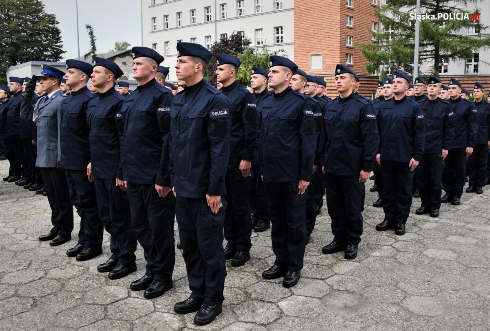 Zdjęcie w galerii na portalu naszraciborz.pl: Ponad stu nowych śląskich policjantów złożyło ślubowanie wiadomości z regionu