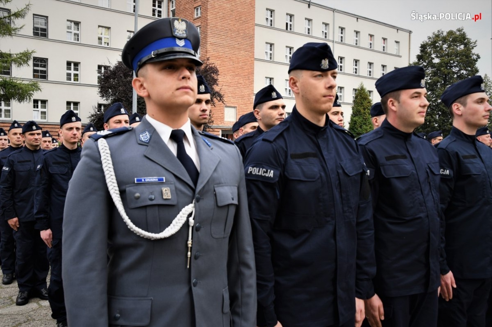 Zdjęcie w galerii na portalu naszraciborz.pl: Ponad stu nowych śląskich policjantów złożyło ślubowanie wiadomości z regionu