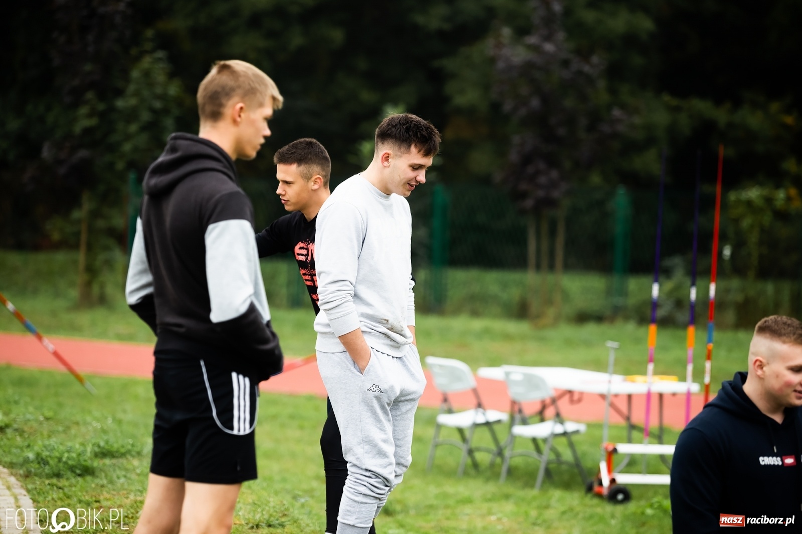 Zdjęcie w galerii na portalu naszraciborz.pl: Rywalizacja lekkoatletyczna na stadionie wiadomości z regionu