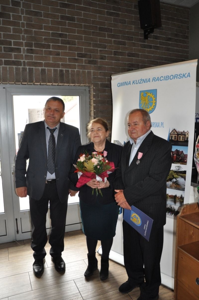 Zdjęcie w galerii na portalu naszraciborz.pl: Złote gody w Kuźni Raciborskiej. Osiemnaście par z medalami wiadomości z regionu