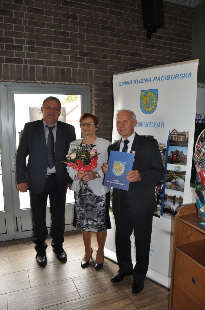 Zdjęcie w galerii na portalu naszraciborz.pl: Złote gody w Kuźni Raciborskiej. Osiemnaście par z medalami wiadomości z regionu