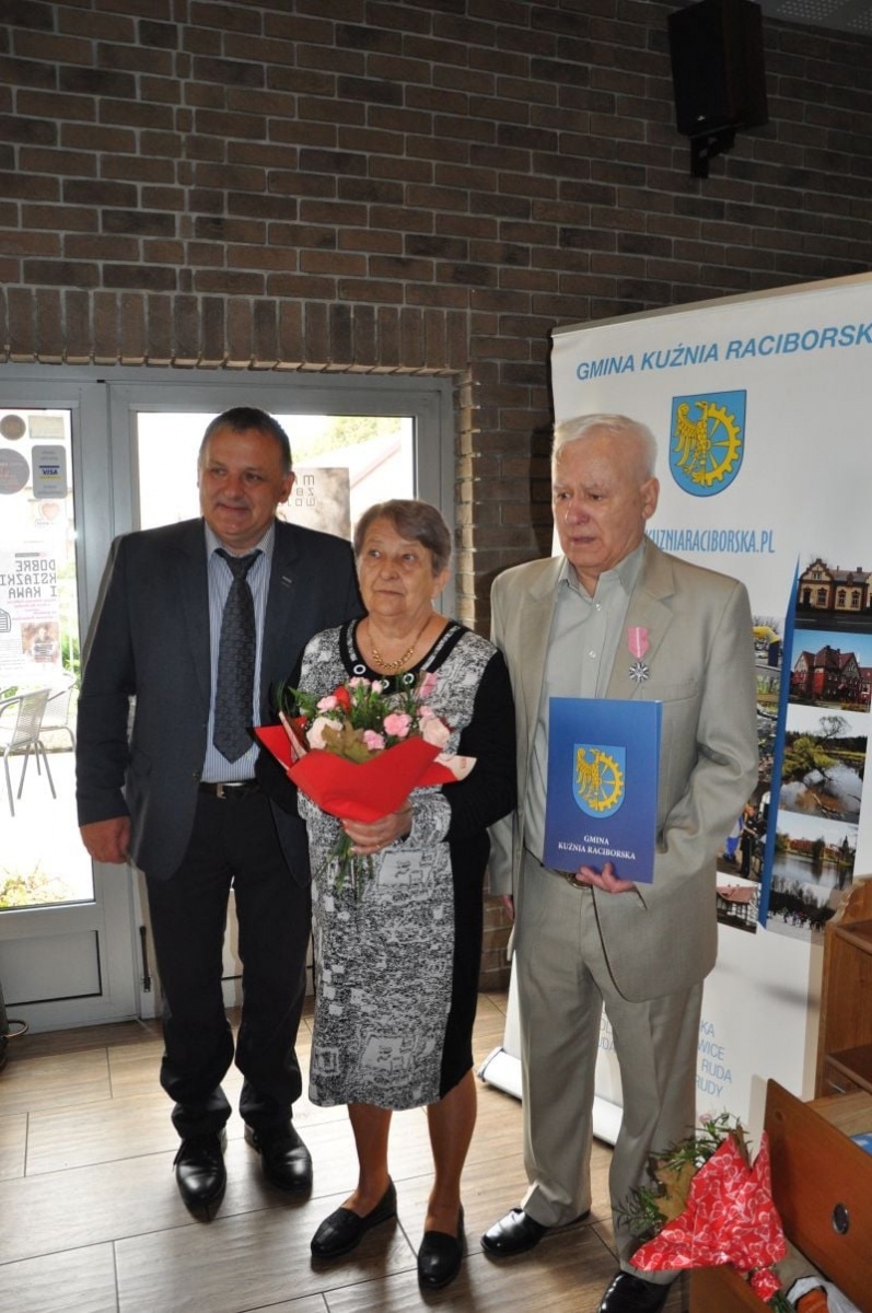 Zdjęcie w galerii na portalu naszraciborz.pl: Złote gody w Kuźni Raciborskiej. Osiemnaście par z medalami wiadomości z regionu