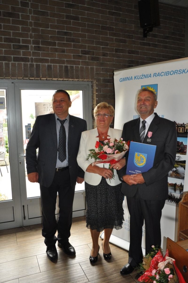 Zdjęcie w galerii na portalu naszraciborz.pl: Złote gody w Kuźni Raciborskiej. Osiemnaście par z medalami wiadomości z regionu