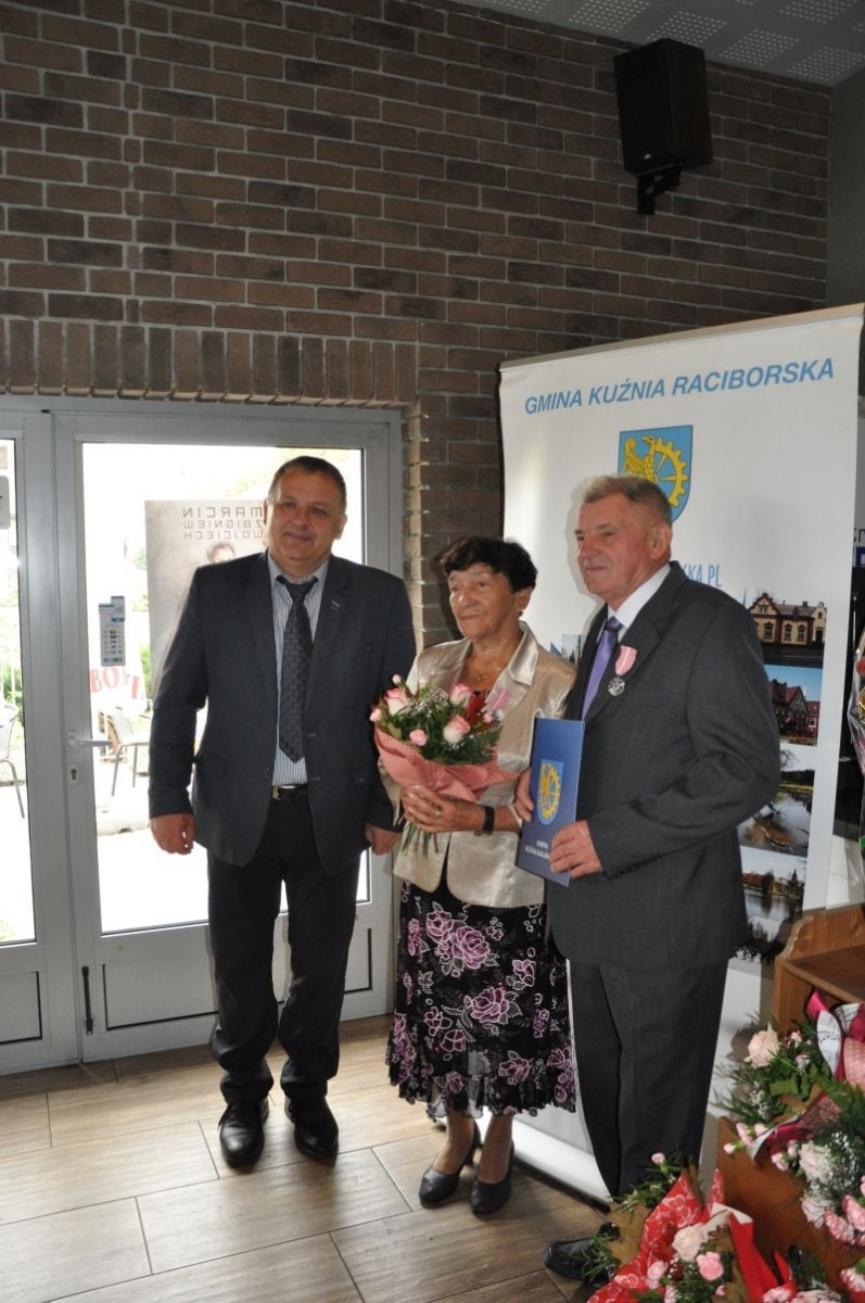 Zdjęcie w galerii na portalu naszraciborz.pl: Złote gody w Kuźni Raciborskiej. Osiemnaście par z medalami wiadomości z regionu