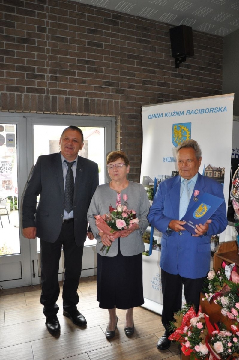 Zdjęcie w galerii na portalu naszraciborz.pl: Złote gody w Kuźni Raciborskiej. Osiemnaście par z medalami wiadomości z regionu