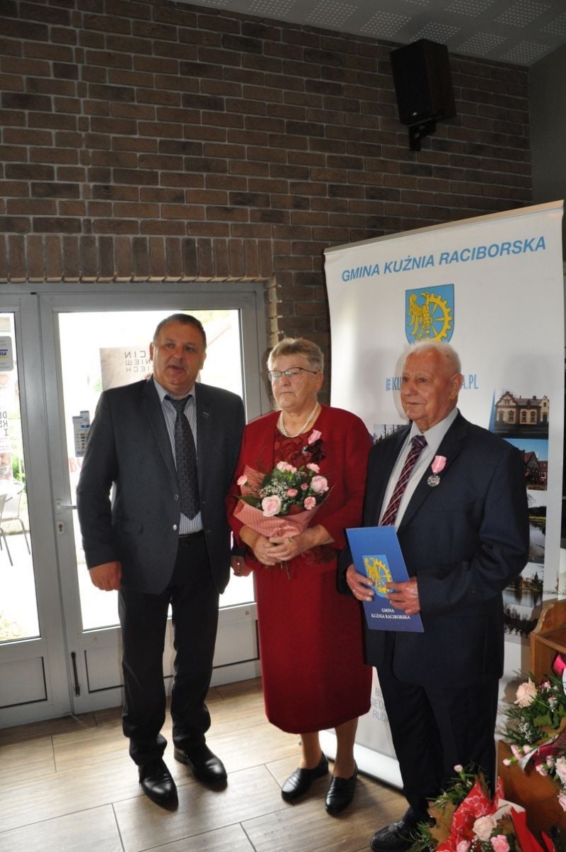 Zdjęcie w galerii na portalu naszraciborz.pl: Złote gody w Kuźni Raciborskiej. Osiemnaście par z medalami wiadomości z regionu