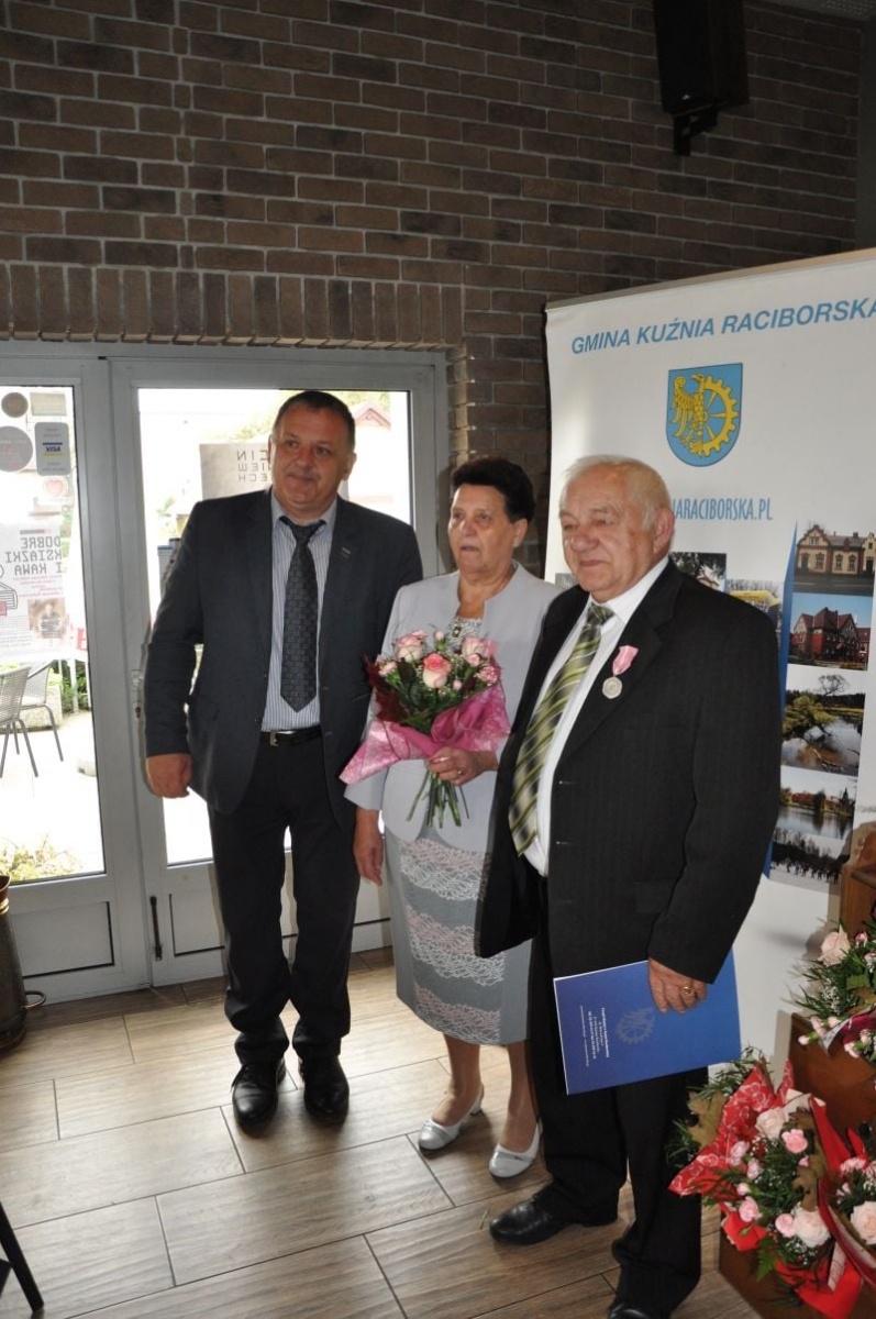 Zdjęcie w galerii na portalu naszraciborz.pl: Złote gody w Kuźni Raciborskiej. Osiemnaście par z medalami wiadomości z regionu