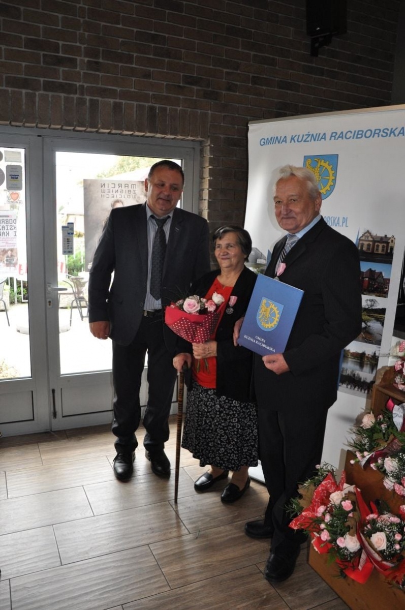 Zdjęcie w galerii na portalu naszraciborz.pl: Złote gody w Kuźni Raciborskiej. Osiemnaście par z medalami wiadomości z regionu