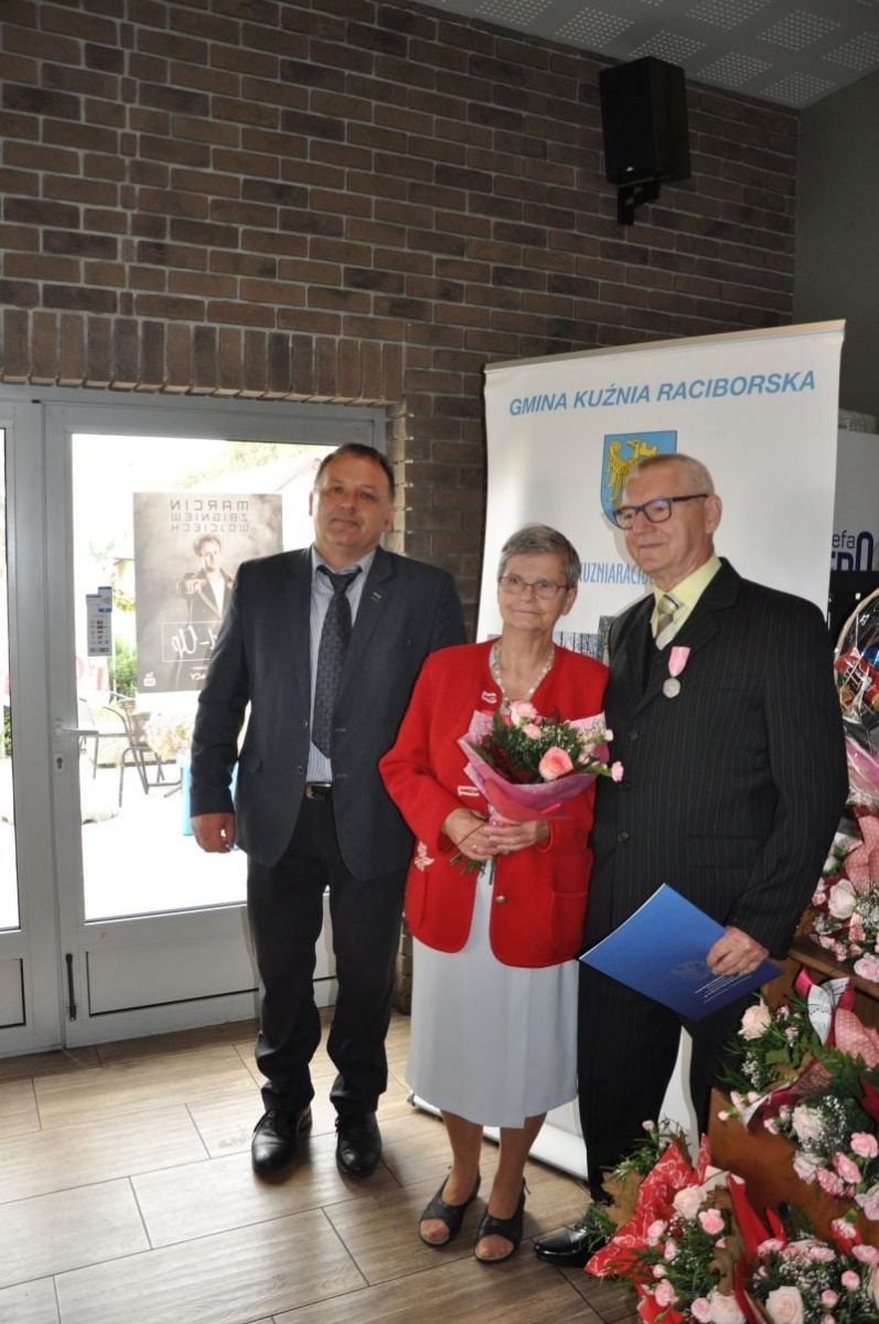 Zdjęcie w galerii na portalu naszraciborz.pl: Złote gody w Kuźni Raciborskiej. Osiemnaście par z medalami wiadomości z regionu