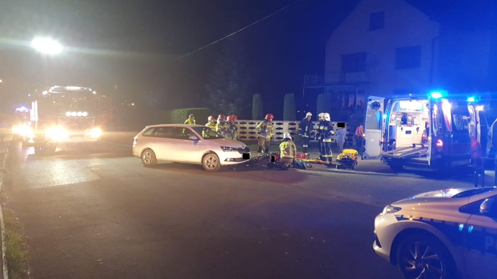 Zdjęcie w galerii na portalu naszraciborz.pl: Wypadek w Krzanowicach. Zderzenie osobówki z motorowerem wiadomości z regionu