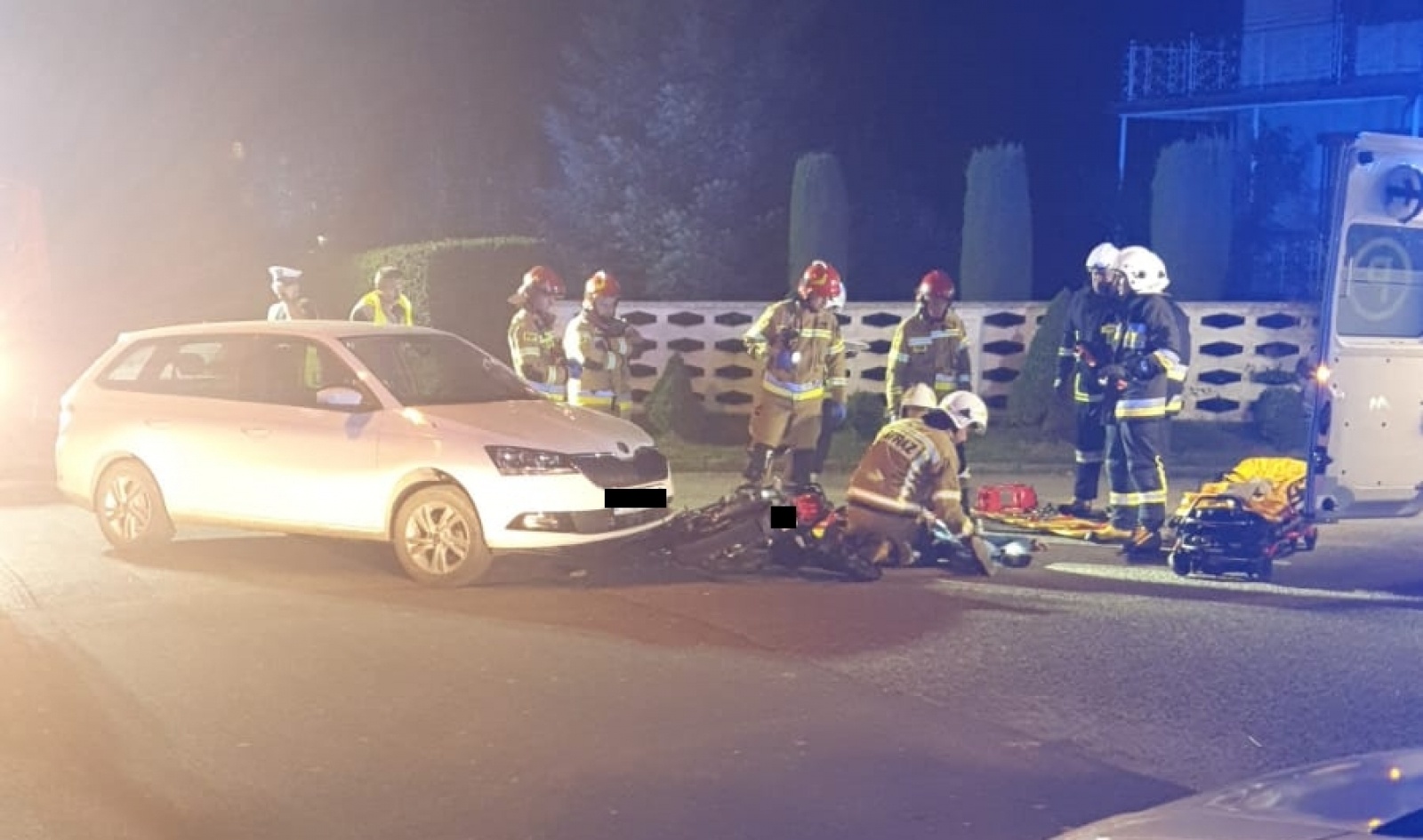 Zdjęcie w galerii na portalu naszraciborz.pl: Wypadek w Krzanowicach. Zderzenie osobówki z motorowerem wiadomości z regionu