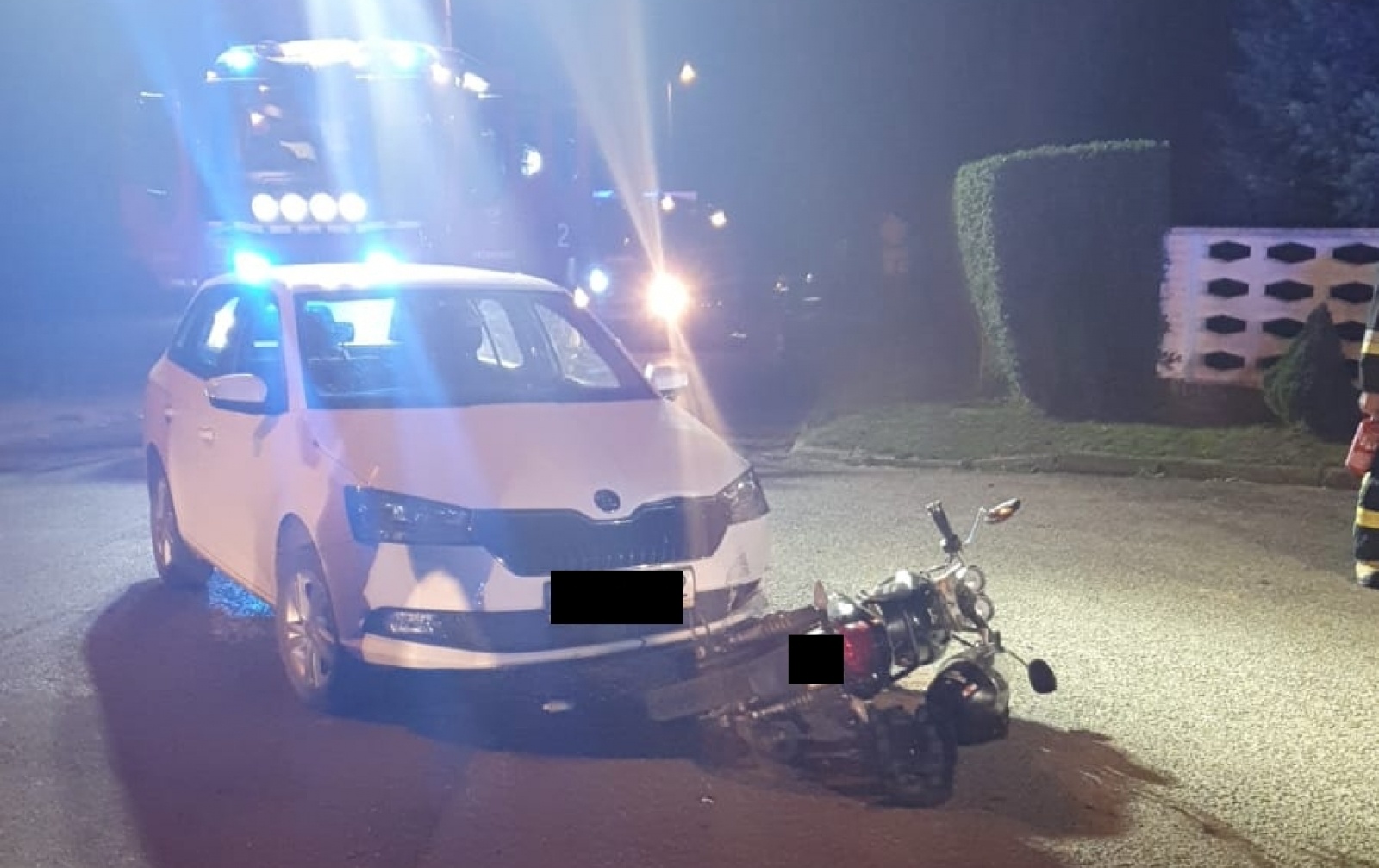 Zdjęcie w galerii na portalu naszraciborz.pl: Wypadek w Krzanowicach. Zderzenie osobówki z motorowerem wiadomości z regionu