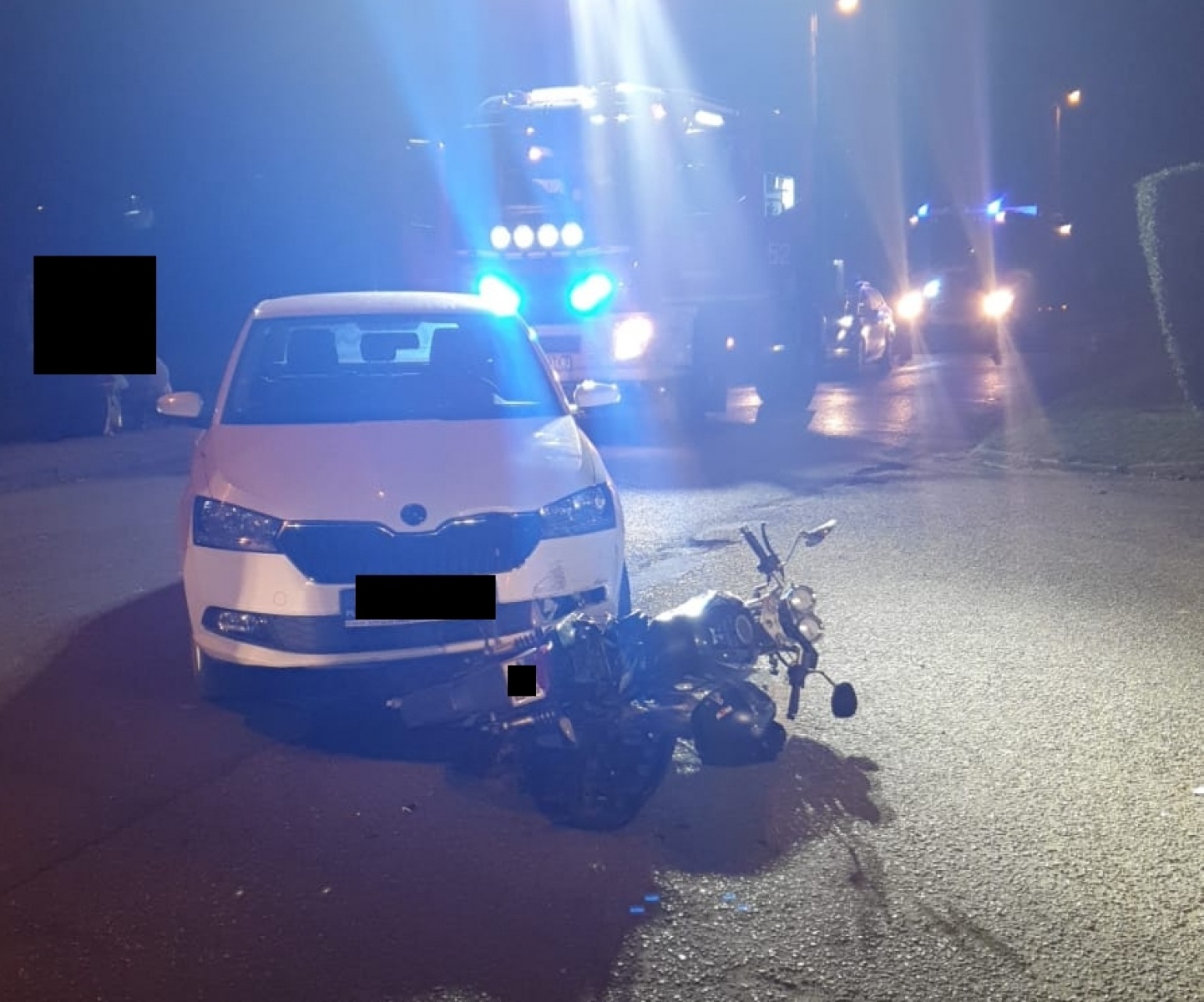 Zdjęcie w galerii na portalu naszraciborz.pl: Wypadek w Krzanowicach. Zderzenie osobówki z motorowerem wiadomości z regionu