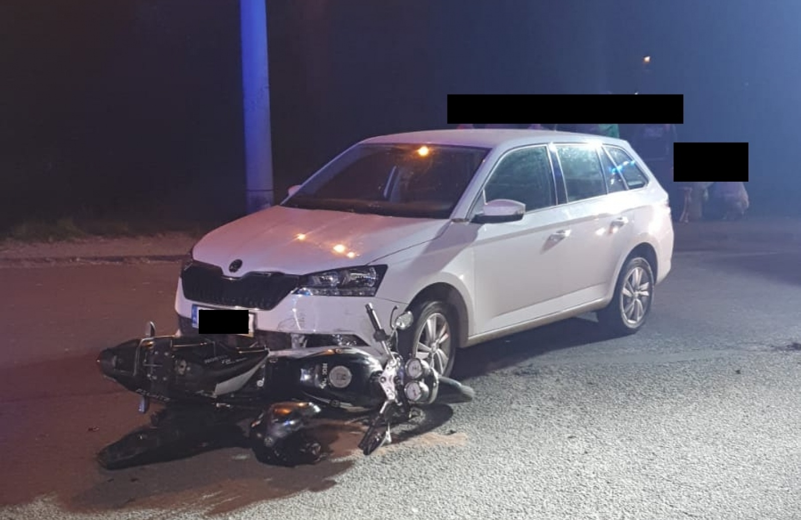 Zdjęcie w galerii na portalu naszraciborz.pl: Wypadek w Krzanowicach. Zderzenie osobówki z motorowerem wiadomości z regionu