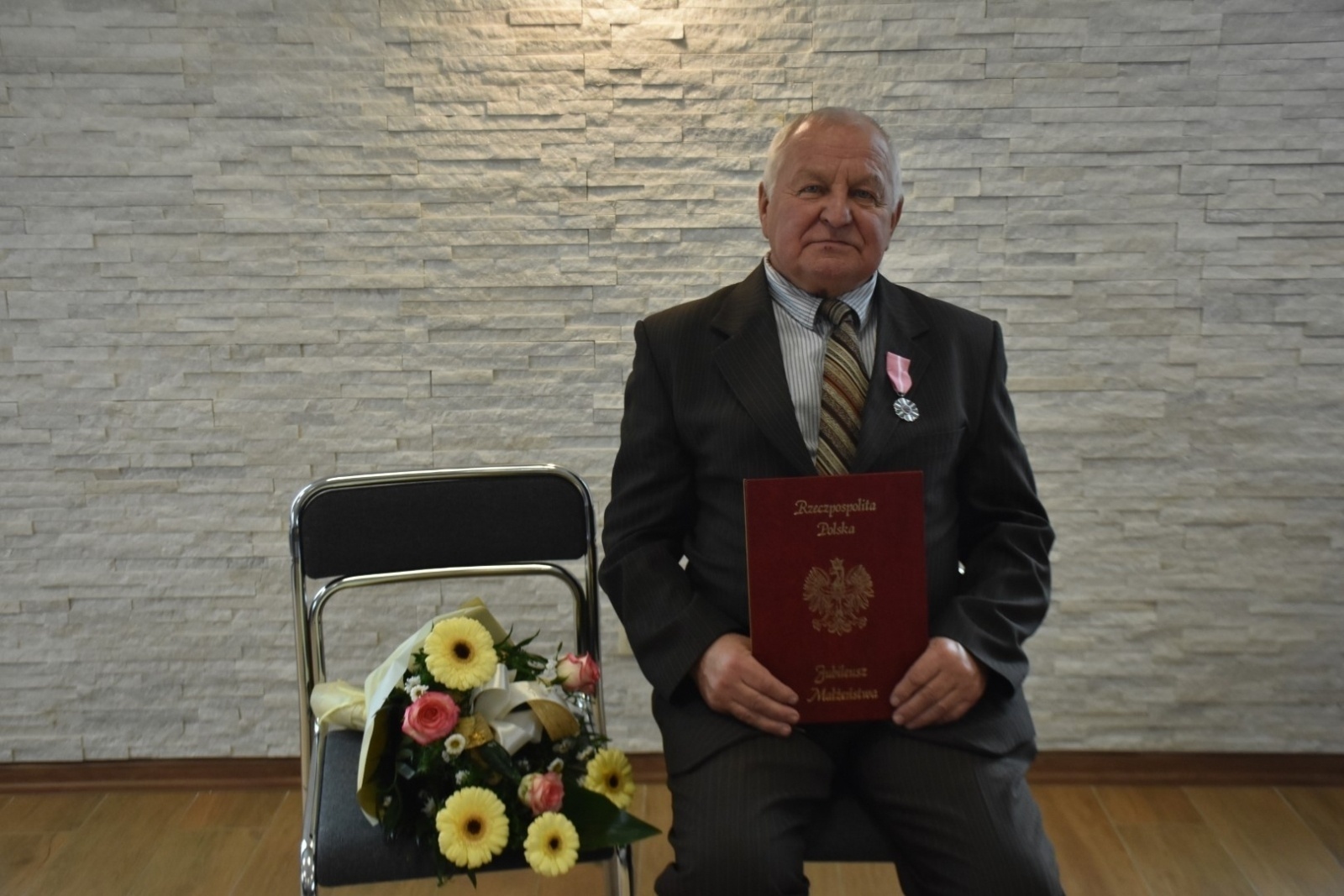 Zdjęcie w galerii na portalu naszraciborz.pl: Złote Gody w gm. Krzyżanowice. Medale wręczono w Rudyszwałdzie wiadomości z regionu