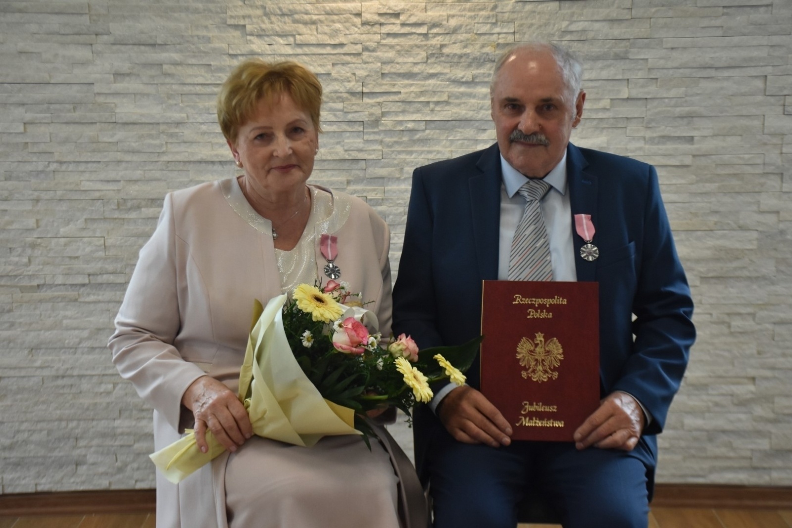 Zdjęcie w galerii na portalu naszraciborz.pl: Złote Gody w gm. Krzyżanowice. Medale wręczono w Rudyszwałdzie wiadomości z regionu