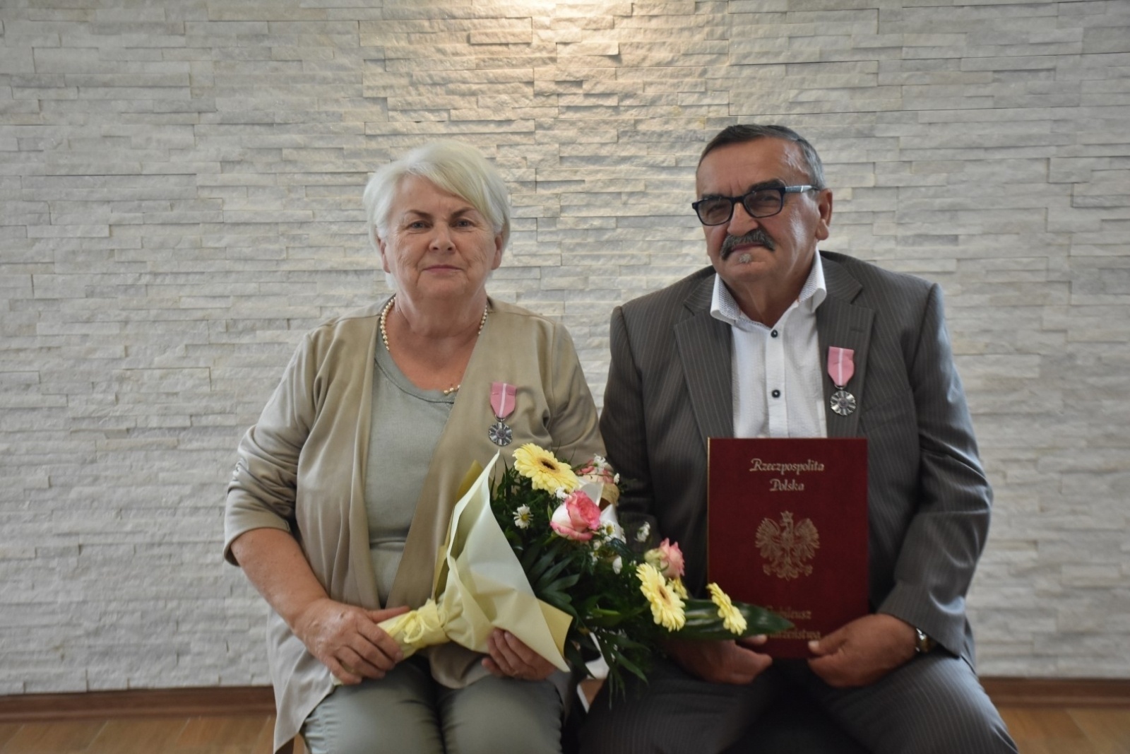 Zdjęcie w galerii na portalu naszraciborz.pl: Złote Gody w gm. Krzyżanowice. Medale wręczono w Rudyszwałdzie wiadomości z regionu