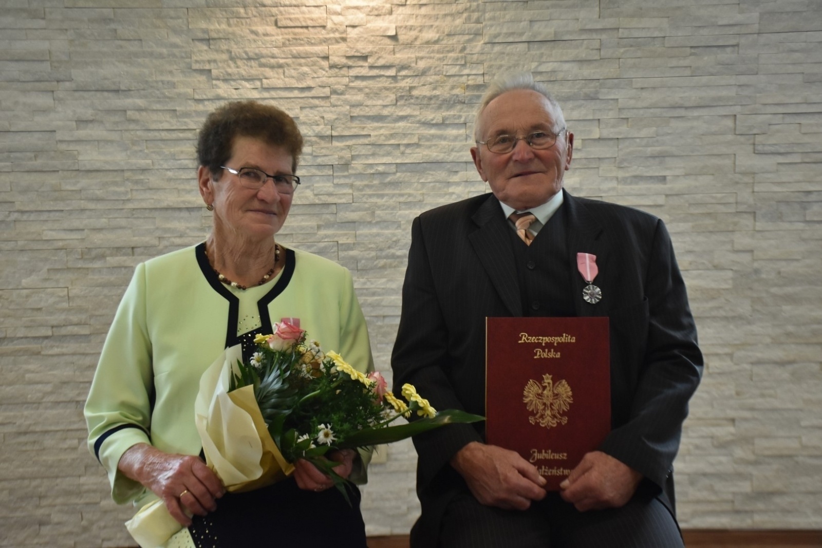 Zdjęcie w galerii na portalu naszraciborz.pl: Złote Gody w gm. Krzyżanowice. Medale wręczono w Rudyszwałdzie wiadomości z regionu