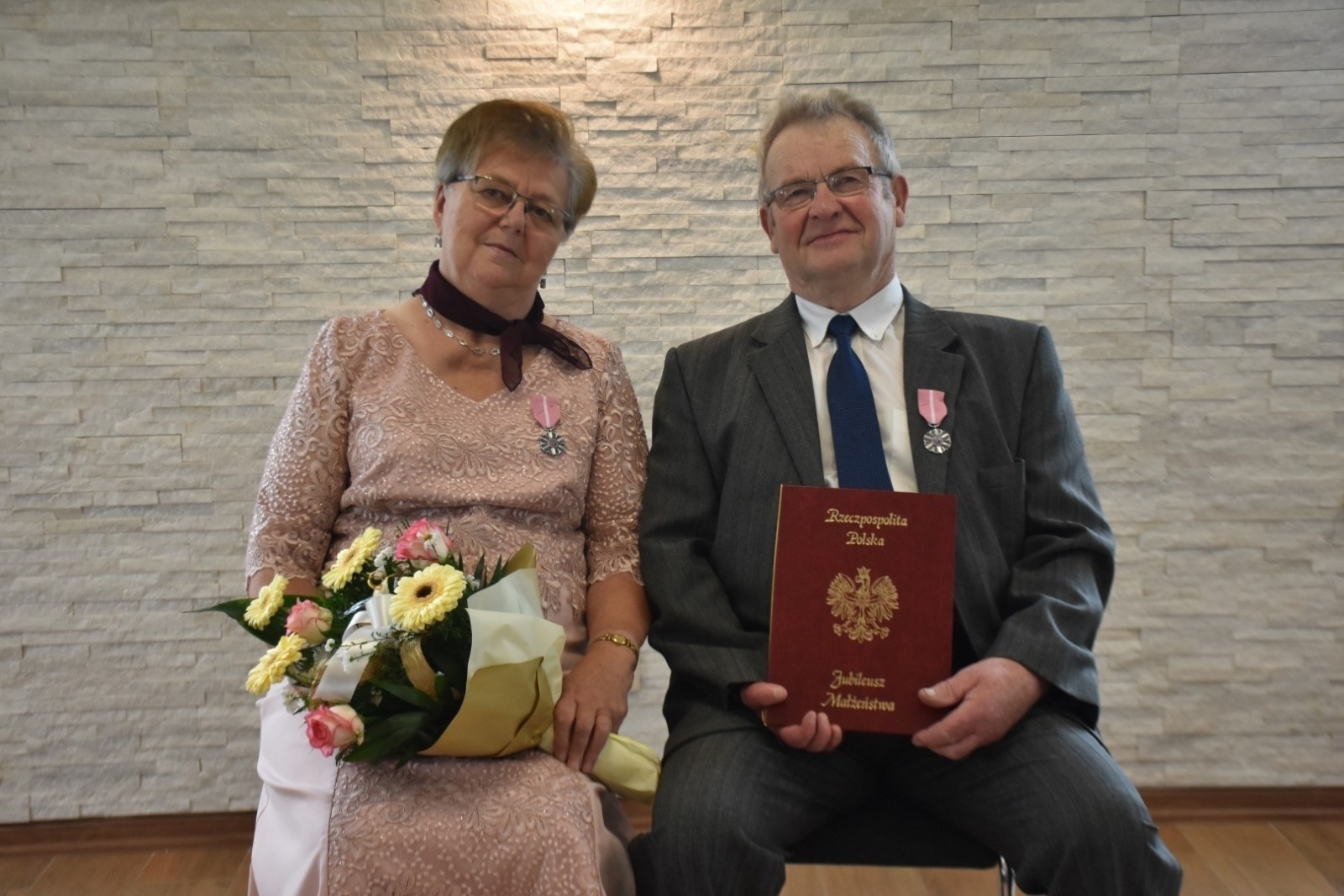 Zdjęcie w galerii na portalu naszraciborz.pl: Złote Gody w gm. Krzyżanowice. Medale wręczono w Rudyszwałdzie wiadomości z regionu