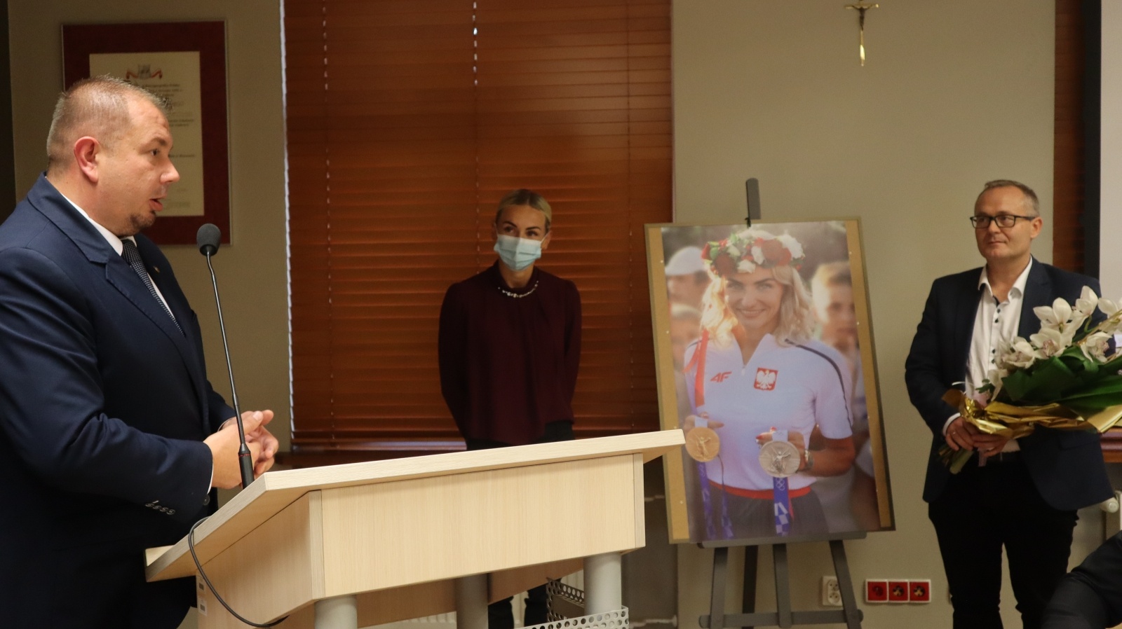 Zdjęcie w galerii na portalu naszraciborz.pl: Justyna Święty-Ersetic odebrała medal Zasłużony dla Powiatu Raciborskiego wiadomości z regionu