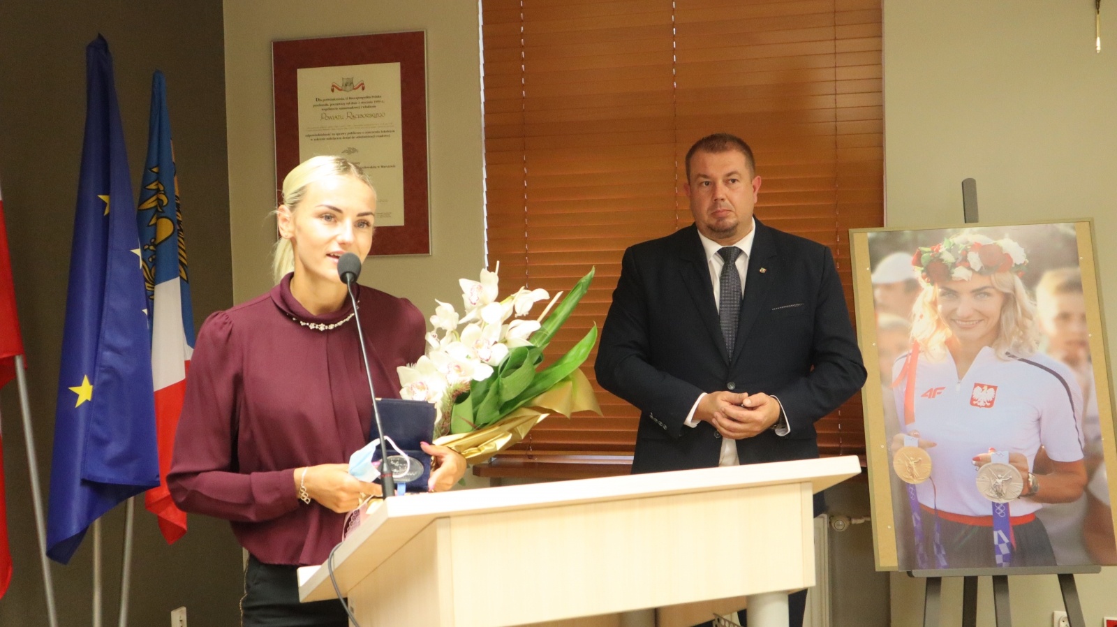 Zdjęcie w galerii na portalu naszraciborz.pl: Justyna Święty-Ersetic odebrała medal Zasłużony dla Powiatu Raciborskiego wiadomości z regionu