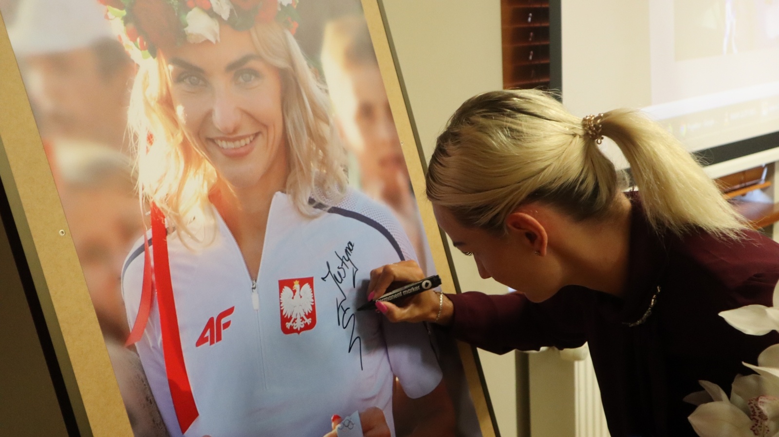 Zdjęcie w galerii na portalu naszraciborz.pl: Justyna Święty-Ersetic odebrała medal Zasłużony dla Powiatu Raciborskiego wiadomości z regionu