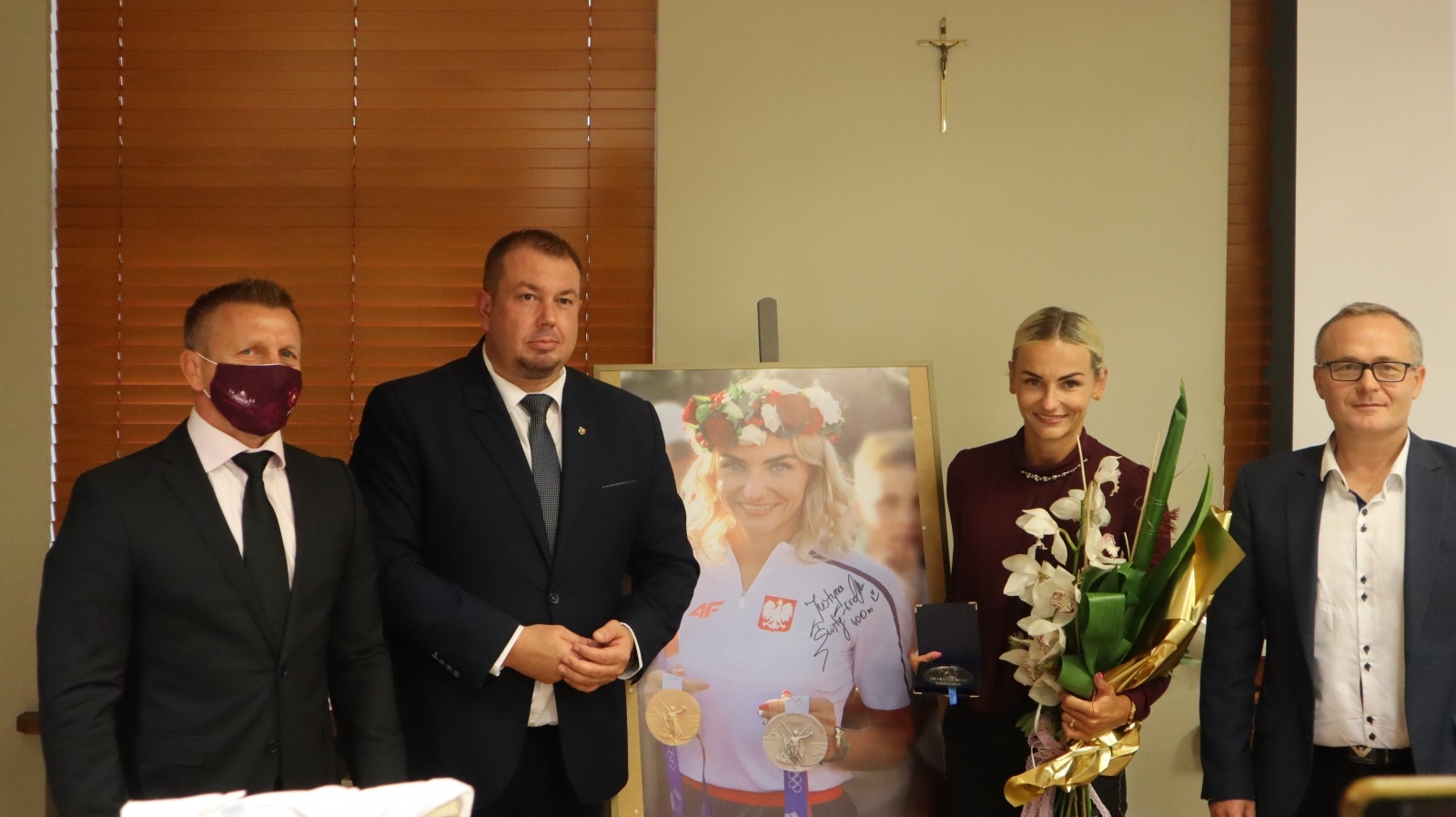 Zdjęcie w galerii na portalu naszraciborz.pl: Justyna Święty-Ersetic odebrała medal Zasłużony dla Powiatu Raciborskiego wiadomości z regionu