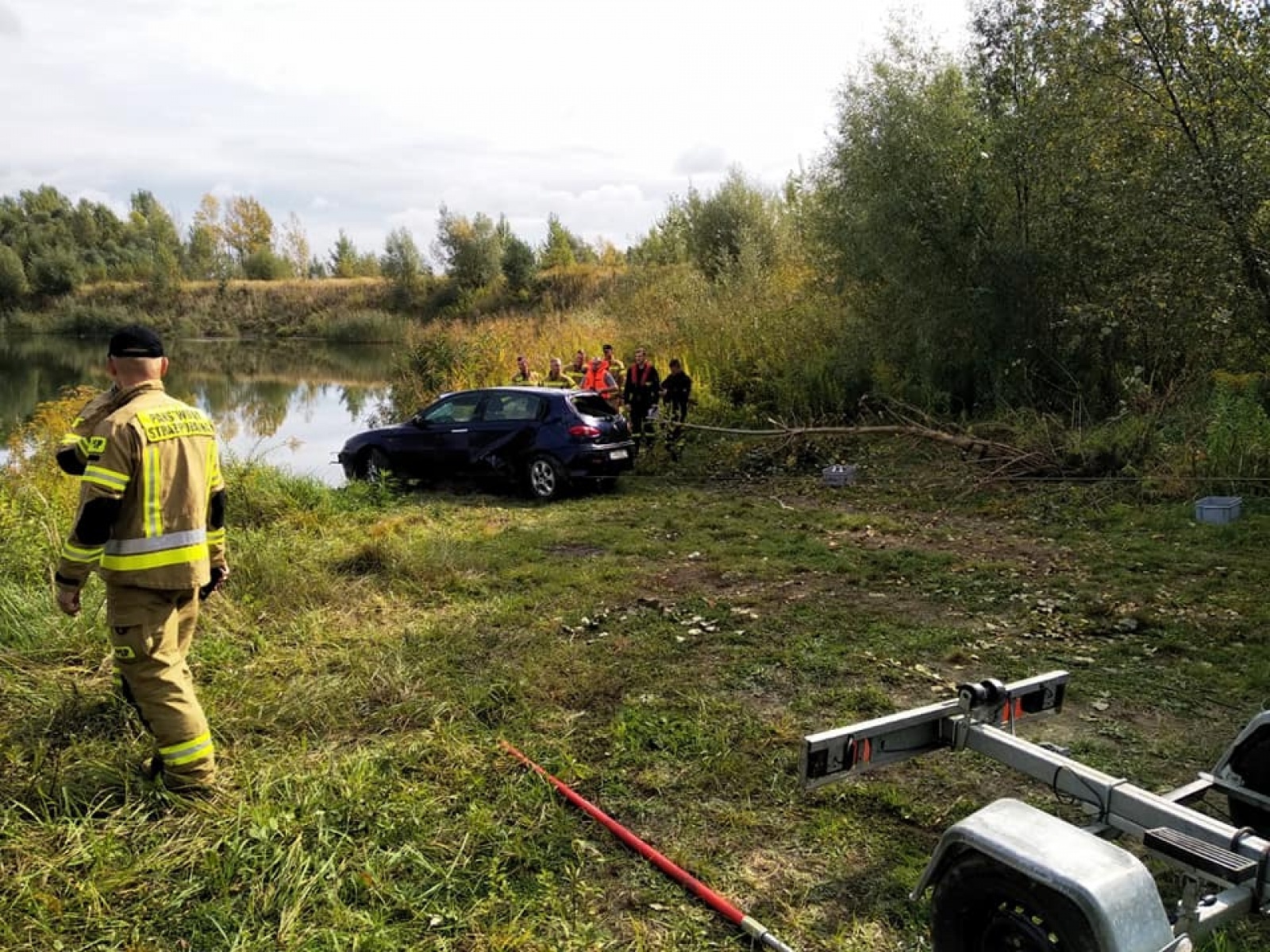 Zdjęcie w galerii na portalu naszraciborz.pl: 33-latek chciał się utopić w Roszkowie. W ostatniej chwili uratowali go policjanci wiadomości z regionu