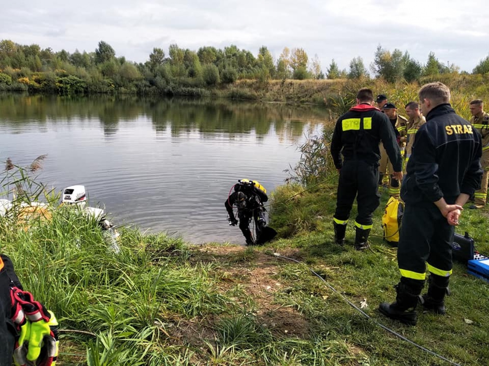 Zdjęcie w galerii na portalu naszraciborz.pl: 33-latek chciał się utopić w Roszkowie. W ostatniej chwili uratowali go policjanci wiadomości z regionu