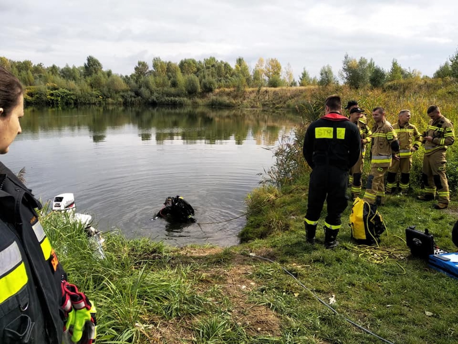Zdjęcie w galerii na portalu naszraciborz.pl: 33-latek chciał się utopić w Roszkowie. W ostatniej chwili uratowali go policjanci wiadomości z regionu