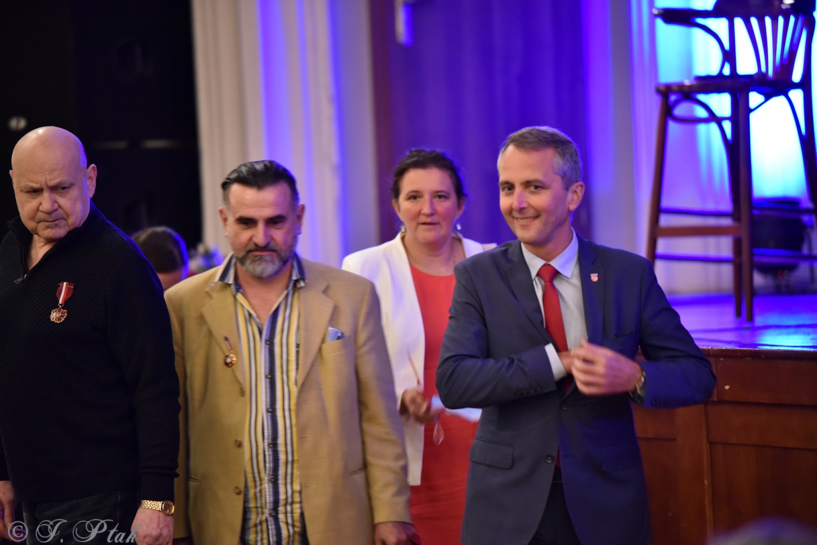 Zdjęcie w galerii na portalu naszraciborz.pl: Koncert muzyki filmowej z Maciejem Zakościelnym. Raciborscy działacze uhonorowani wiadomości z regionu