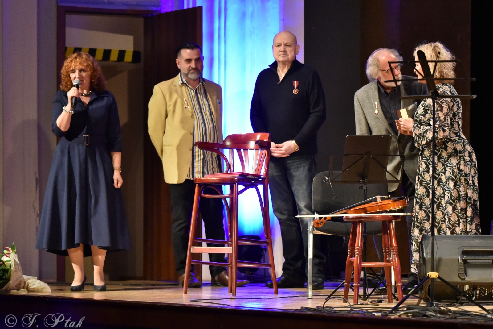 Zdjęcie w galerii na portalu naszraciborz.pl: Koncert muzyki filmowej z Maciejem Zakościelnym. Raciborscy działacze uhonorowani wiadomości z regionu