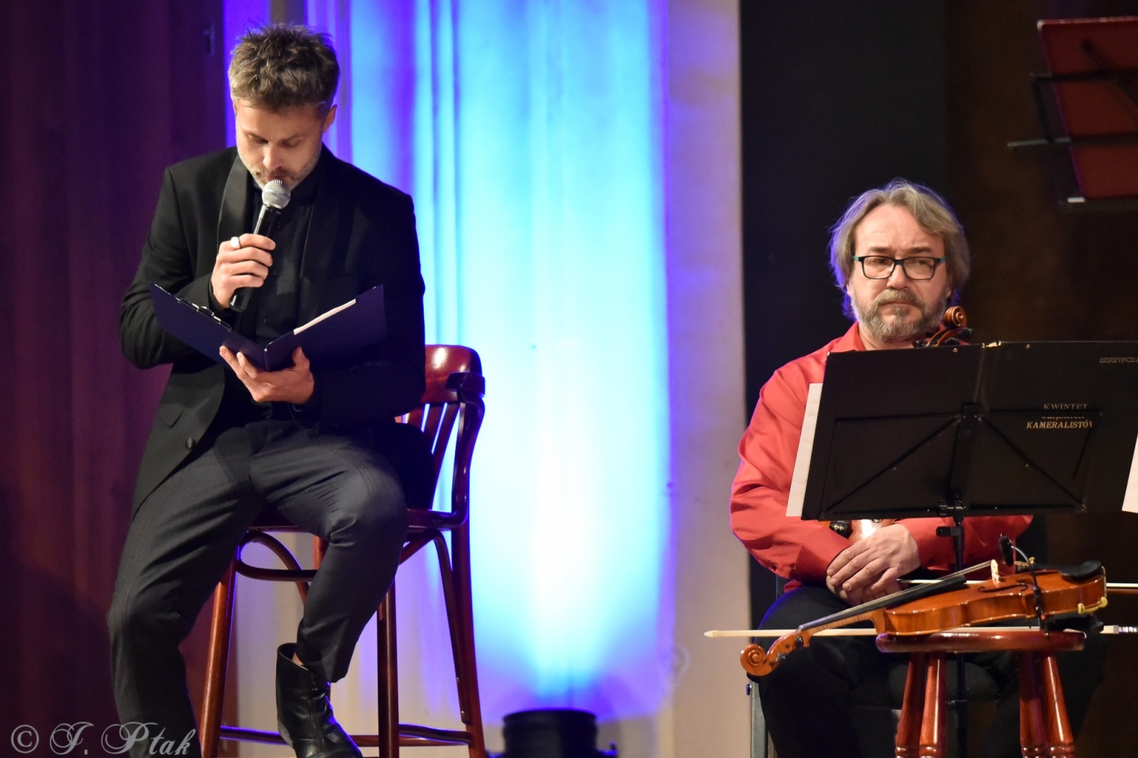 Zdjęcie w galerii na portalu naszraciborz.pl: Koncert muzyki filmowej z Maciejem Zakościelnym. Raciborscy działacze uhonorowani wiadomości z regionu