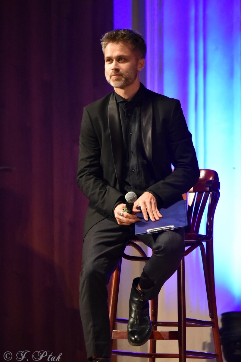 Zdjęcie w galerii na portalu naszraciborz.pl: Koncert muzyki filmowej z Maciejem Zakościelnym. Raciborscy działacze uhonorowani wiadomości z regionu