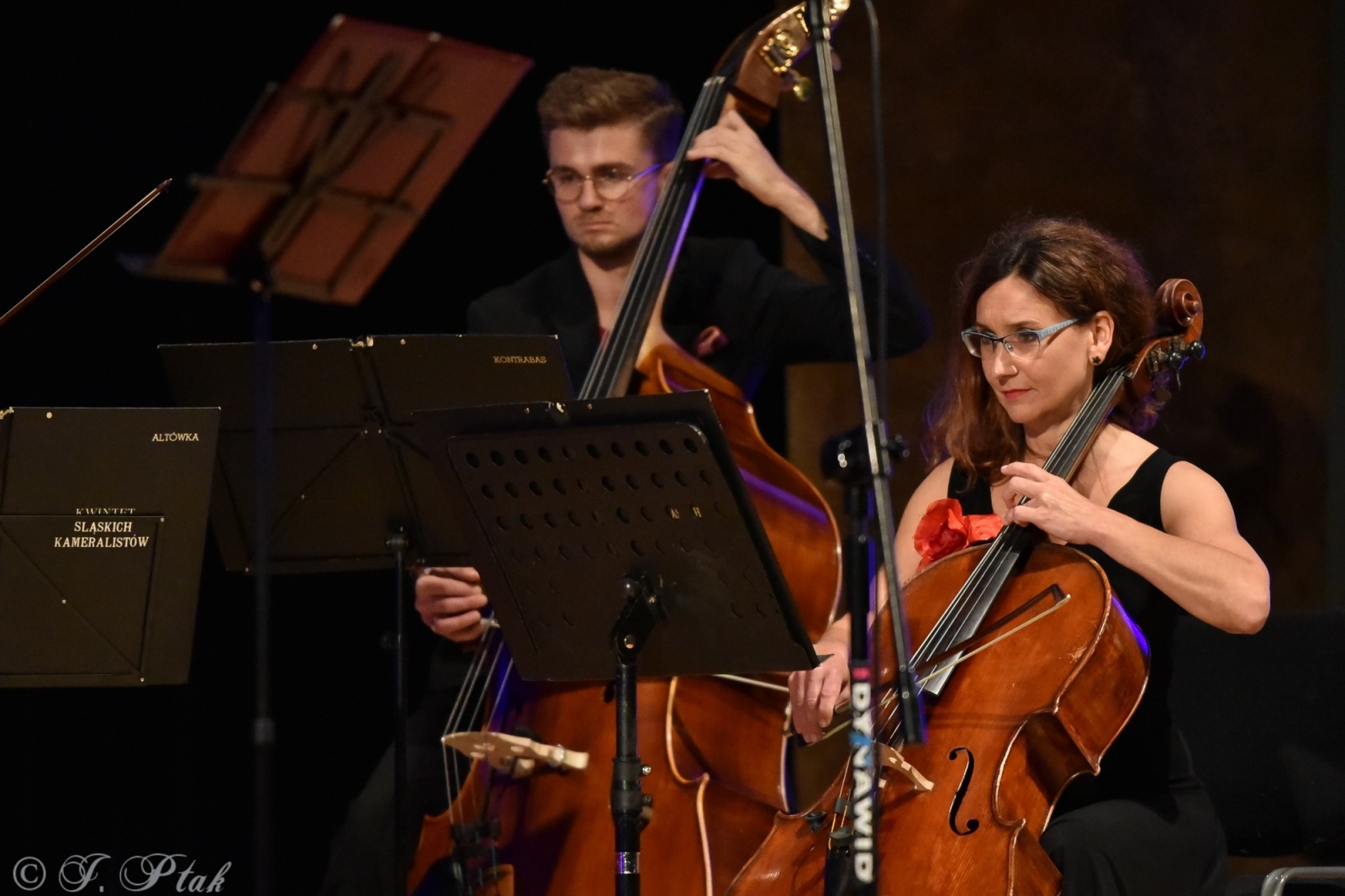 Zdjęcie w galerii na portalu naszraciborz.pl: Koncert muzyki filmowej z Maciejem Zakościelnym. Raciborscy działacze uhonorowani wiadomości z regionu